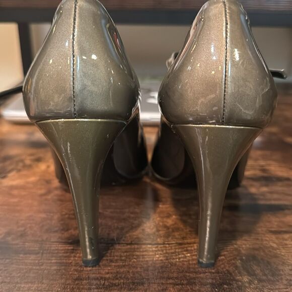 Prada Gray Ombré Patent Leather Heels size 38 1/2 - Picture 2 of 11